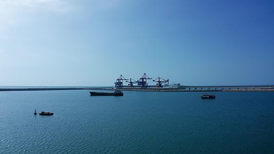 海港南海海洋物流货轮邮轮码头视频的预览图