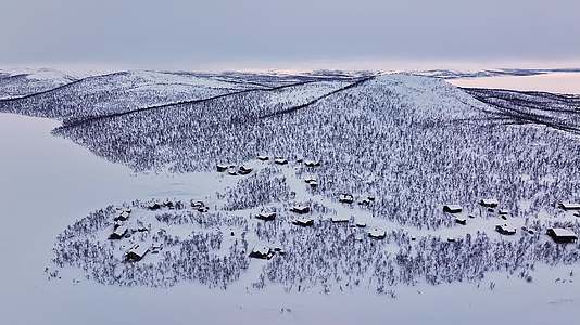 航拍芬兰北极圈童话般雪景视频的预览图