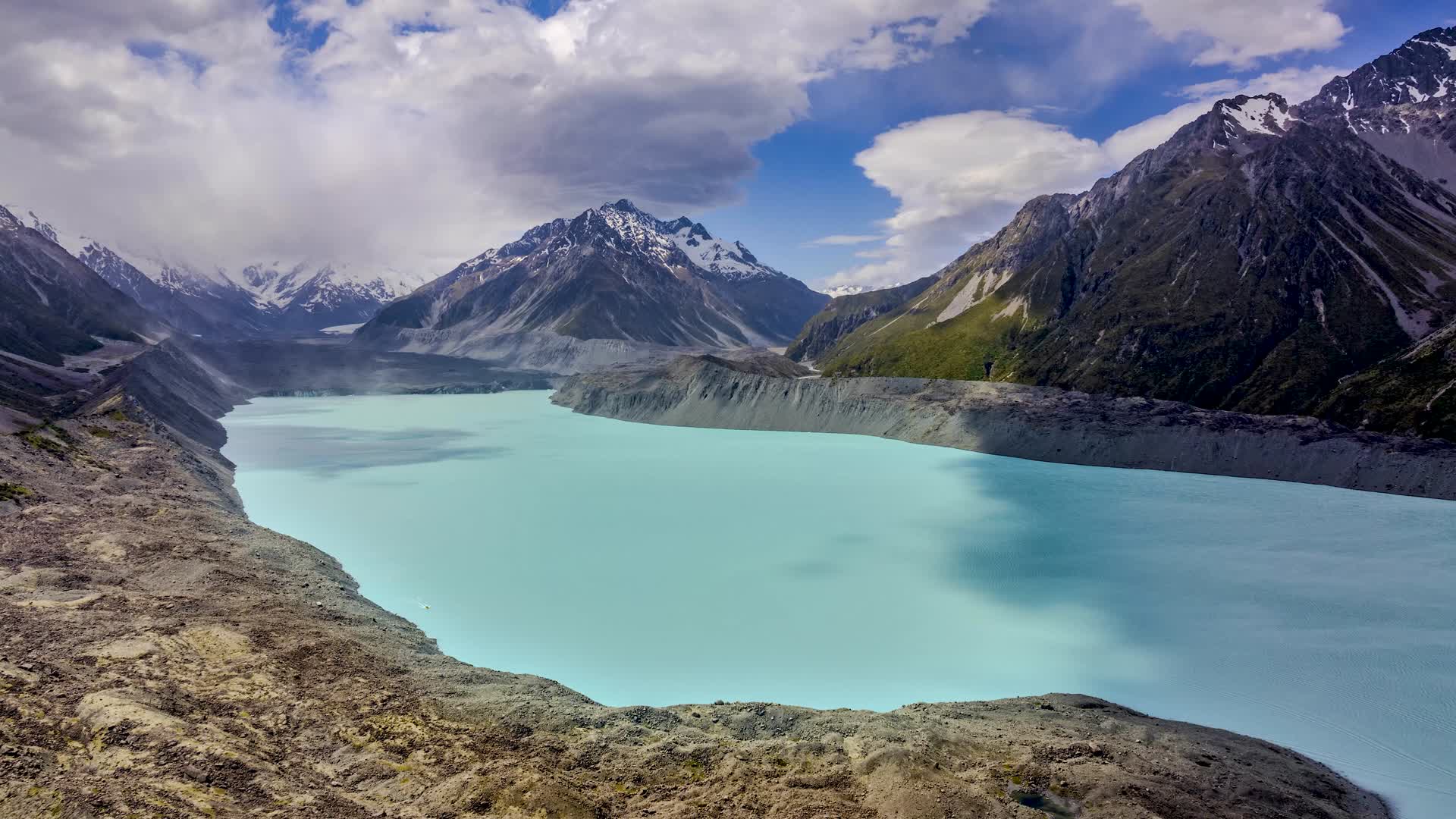 延时航拍新西兰塔斯曼冰河湖光影美景视频的预览图