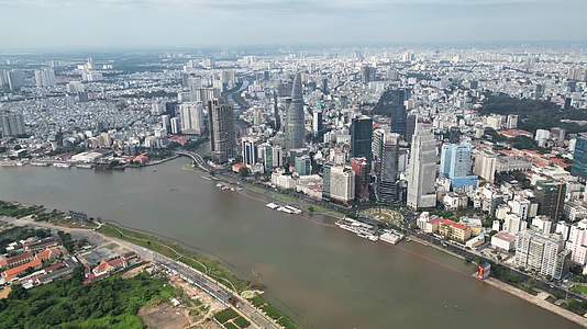 胡志明城市航拍西贡河城市群越南地标大厦西贡河铁索桥越南航拍视频的预览图