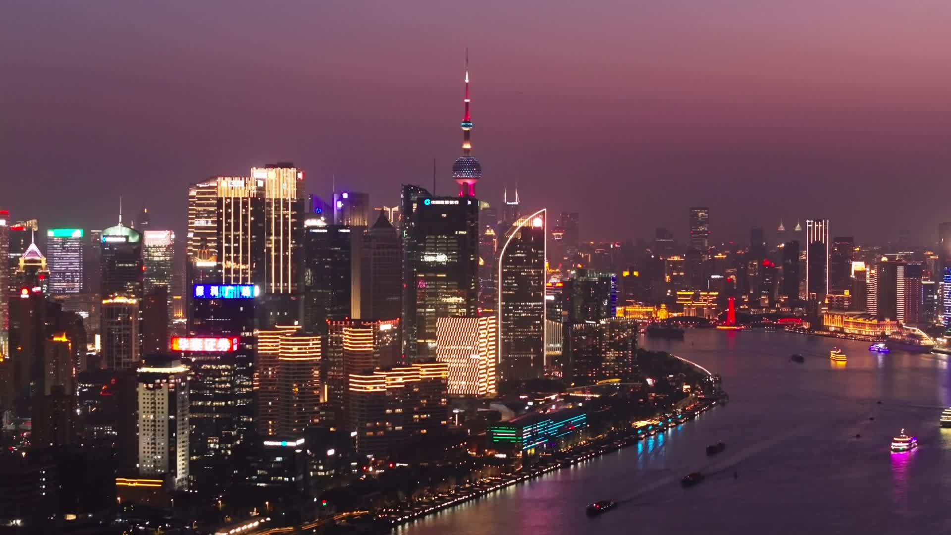 上海陆家嘴黄浦江夜景航拍视频的预览图