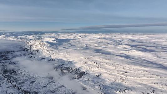 4K航拍北欧挪威特罗姆瑟雪景风光视频的预览图