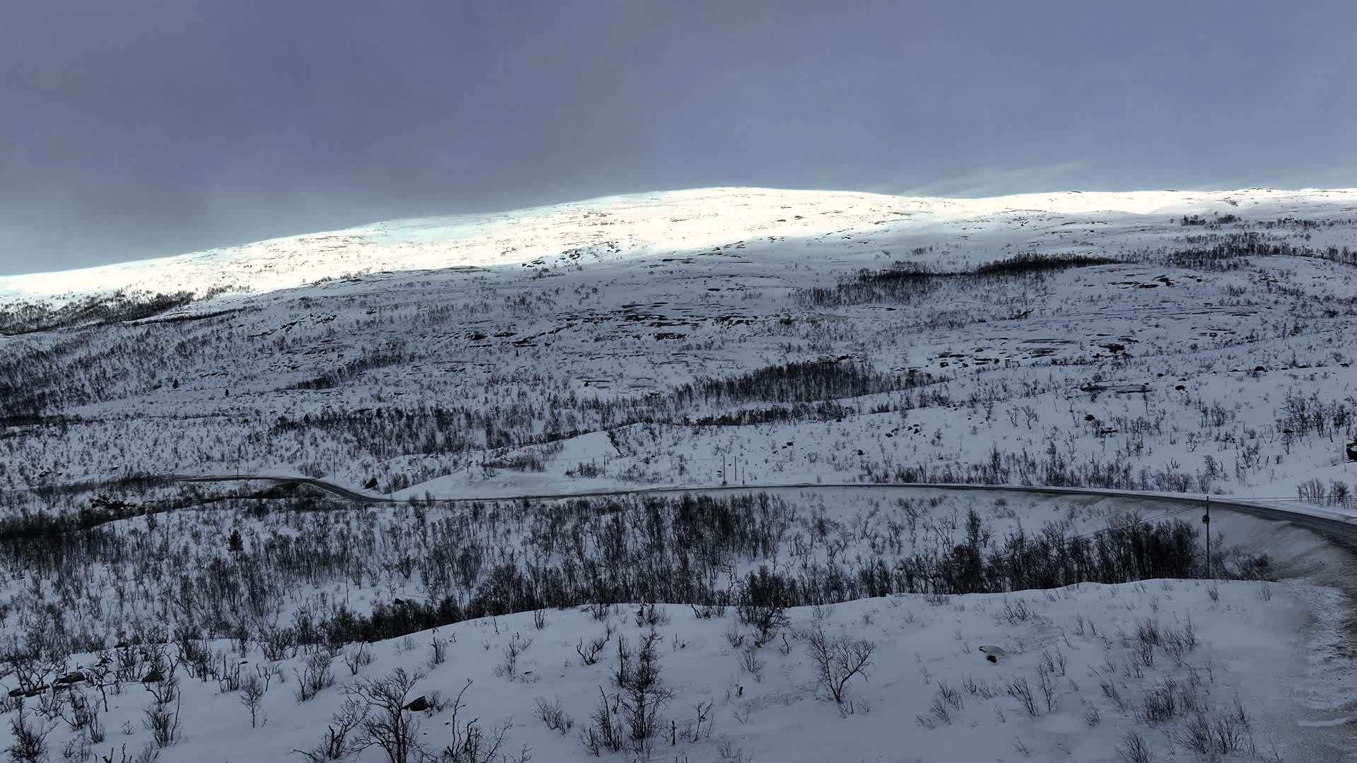 4K航拍北欧挪威特罗姆瑟雪景视频的预览图