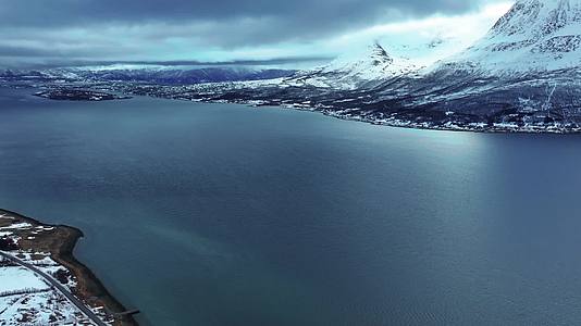 4K航拍挪威最美的冰河风光美景视频的预览图