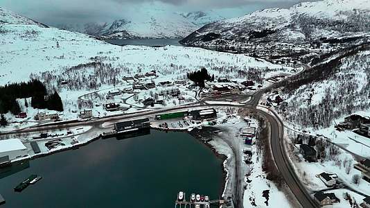 4K航拍北欧挪威特罗姆瑟冰湖景色视频的预览图