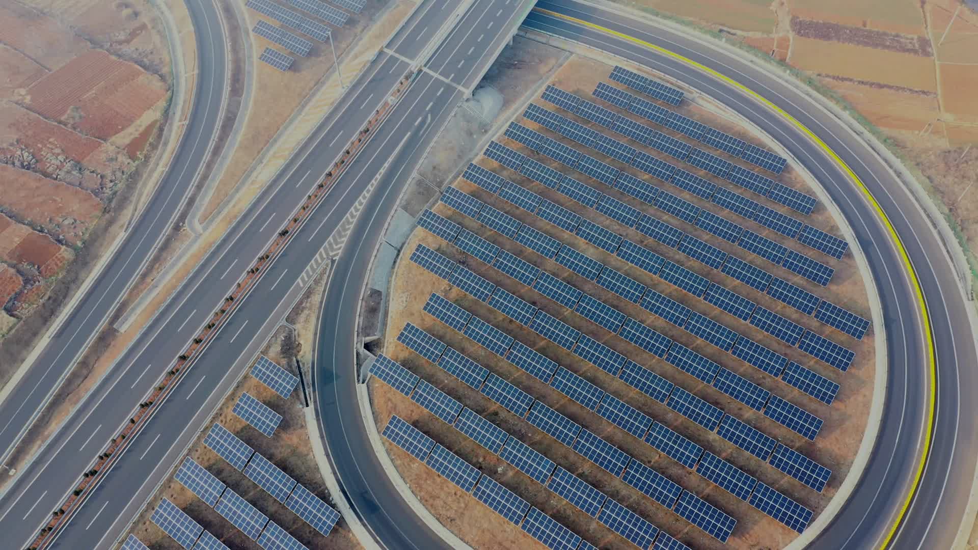 高速路口新能源光伏视频的预览图