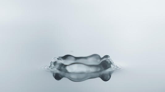 透明清澈水滴溅起水花升格慢镜头视频的预览图