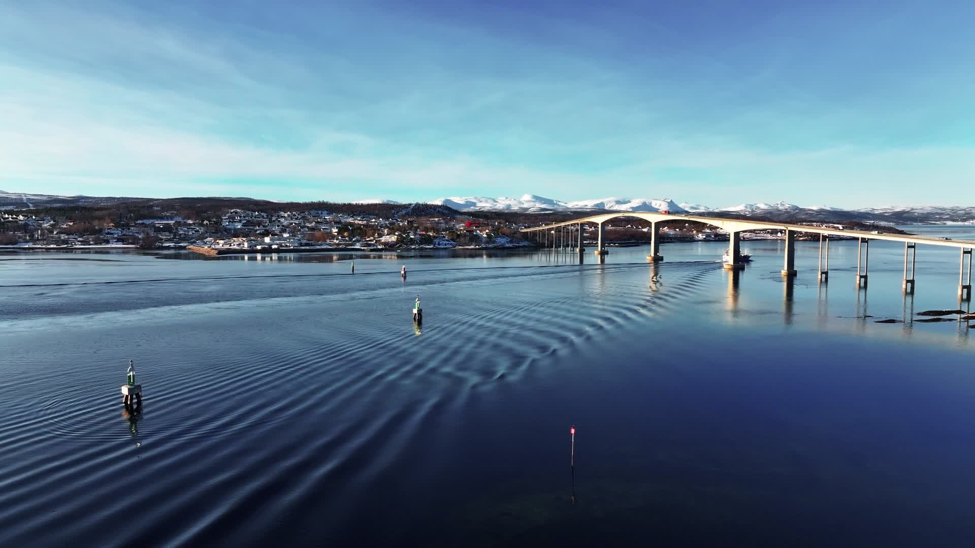 4K航拍挪威芬斯内斯小镇雪景美景视频的预览图