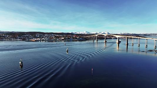 4K航拍挪威芬斯内斯小镇雪景美景视频的预览图