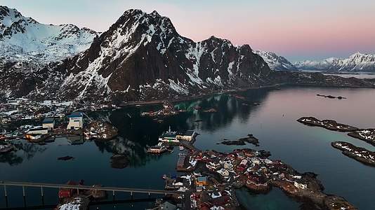4K航拍挪威斯沃尔维尔城镇岛屿风光视频的预览图