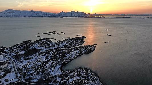 4K延时航拍挪威塞尼亚岛落日自然美景视频的预览图