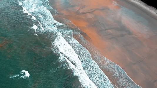 海滩海洋波浪自然景观视频的预览图