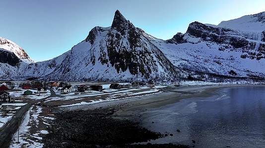 4K航拍挪威塞尼亚岛雪景最美风光视频的预览图