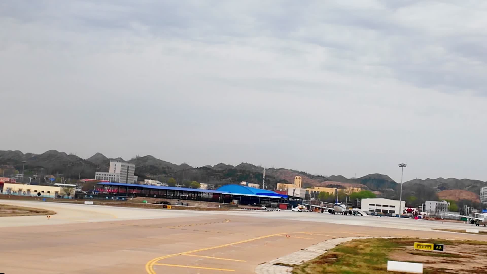 兰州中川机场飞机起飞兰州机场三期如意飞天塔视频的预览图
