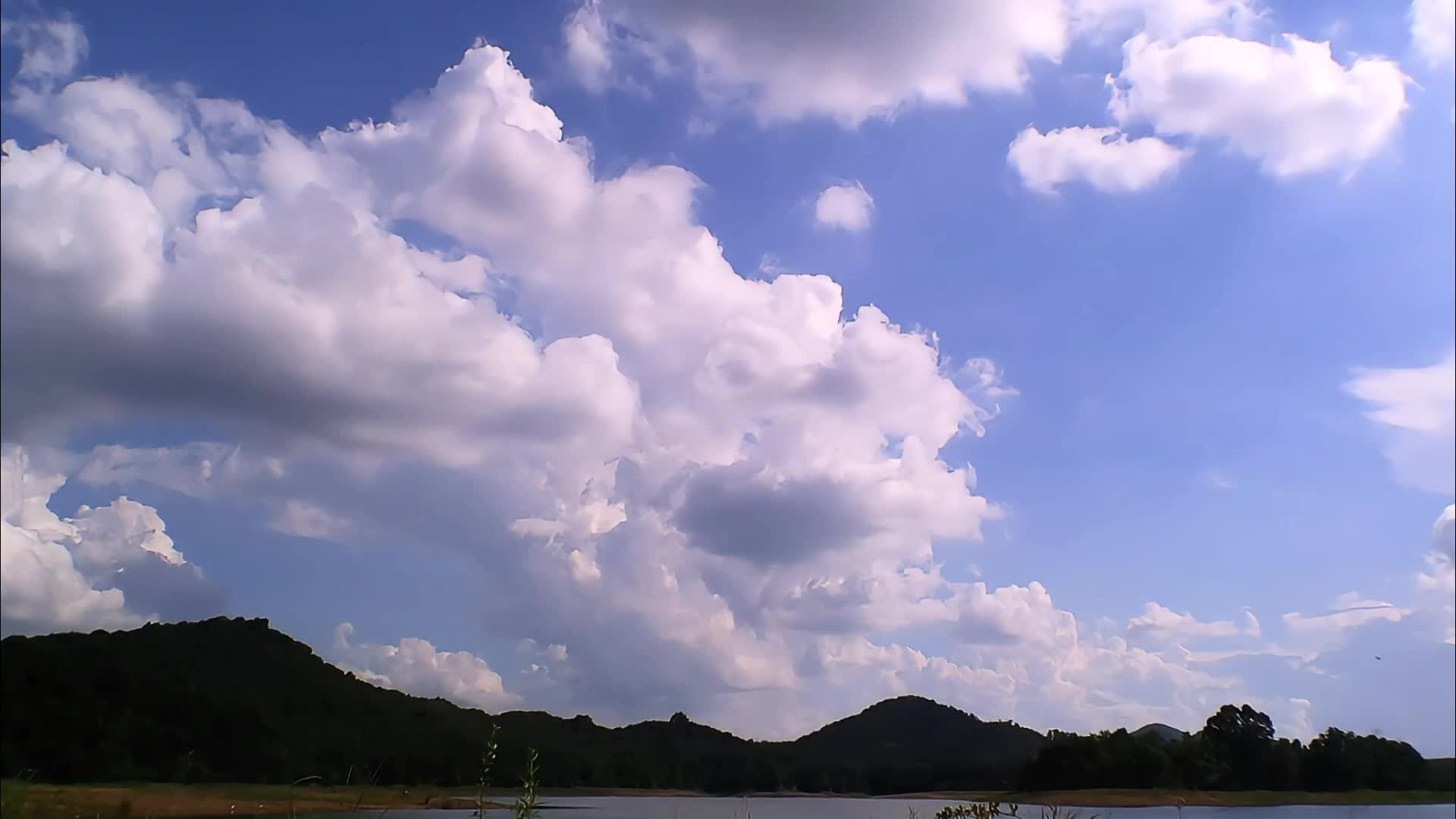 天空白云延时摄影视频的预览图