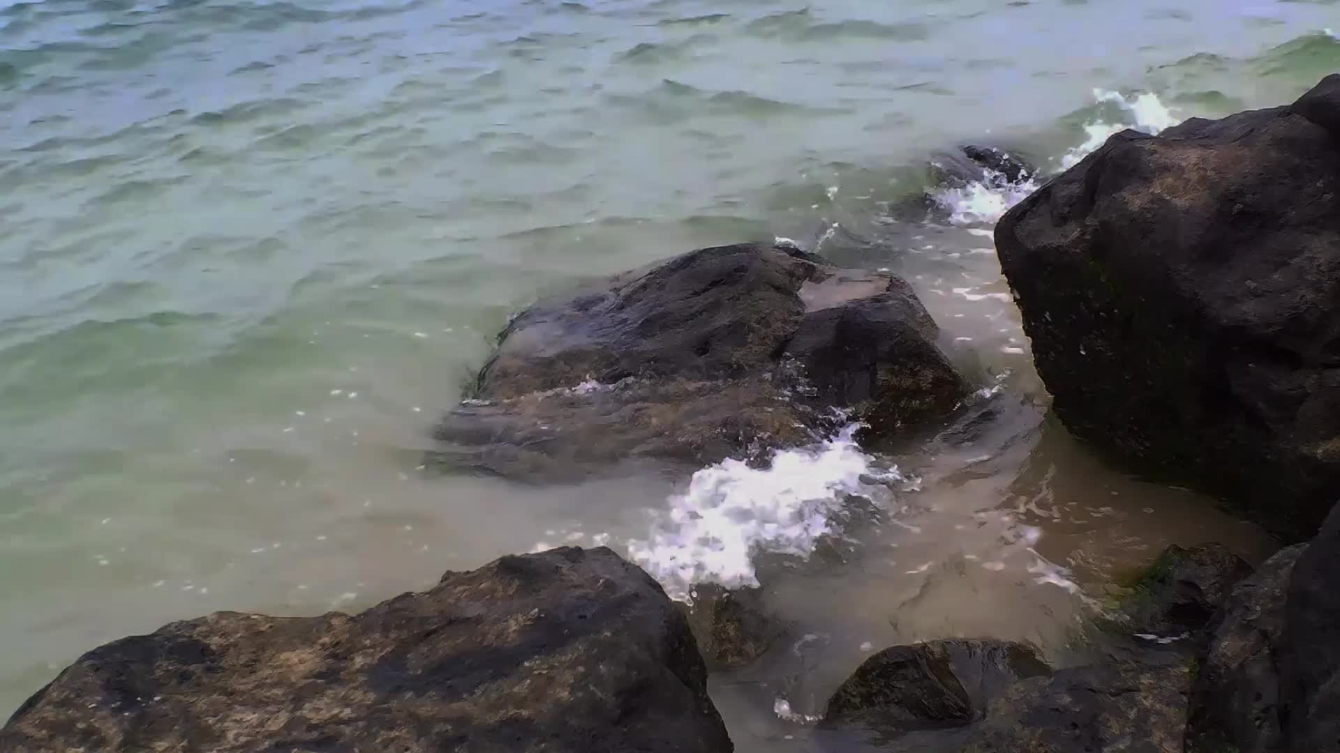 海水海浪礁石视频的预览图
