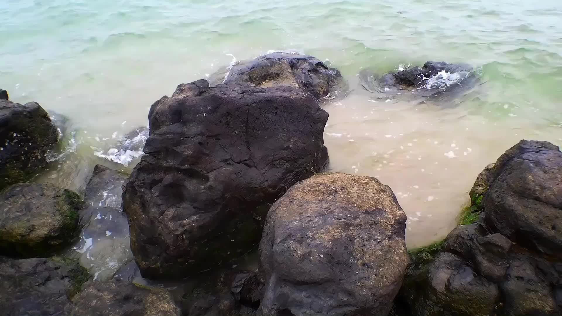 海水海浪礁石视频的预览图