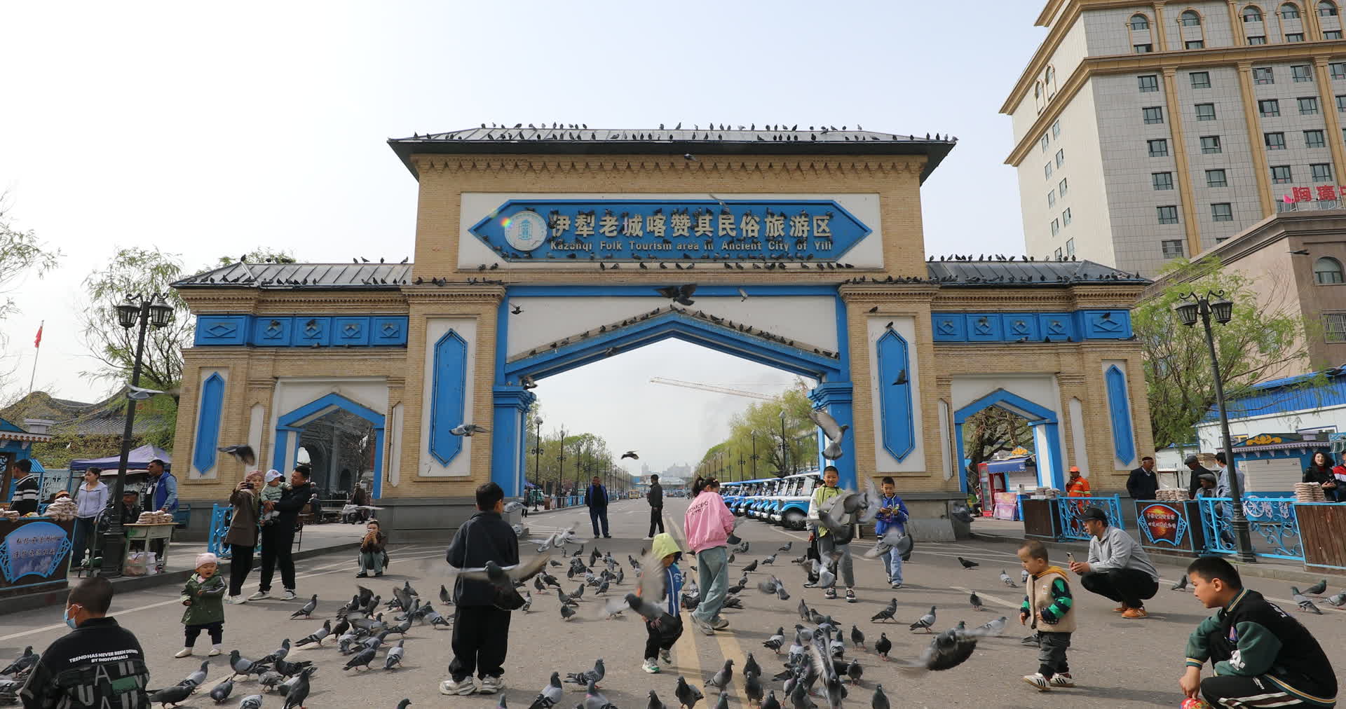 伊犁老城喀赞其民俗旅游区视频的预览图