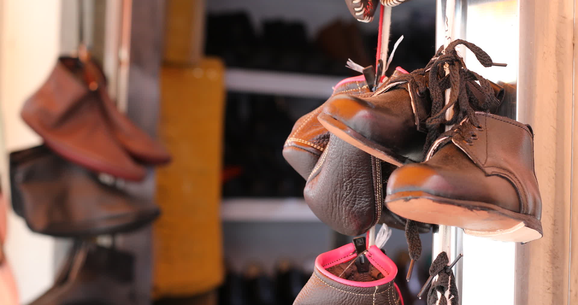 手工皮鞋视频的预览图