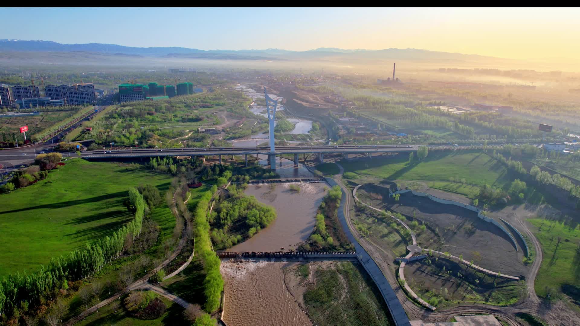 新疆伊犁皮里青河大桥视频的预览图