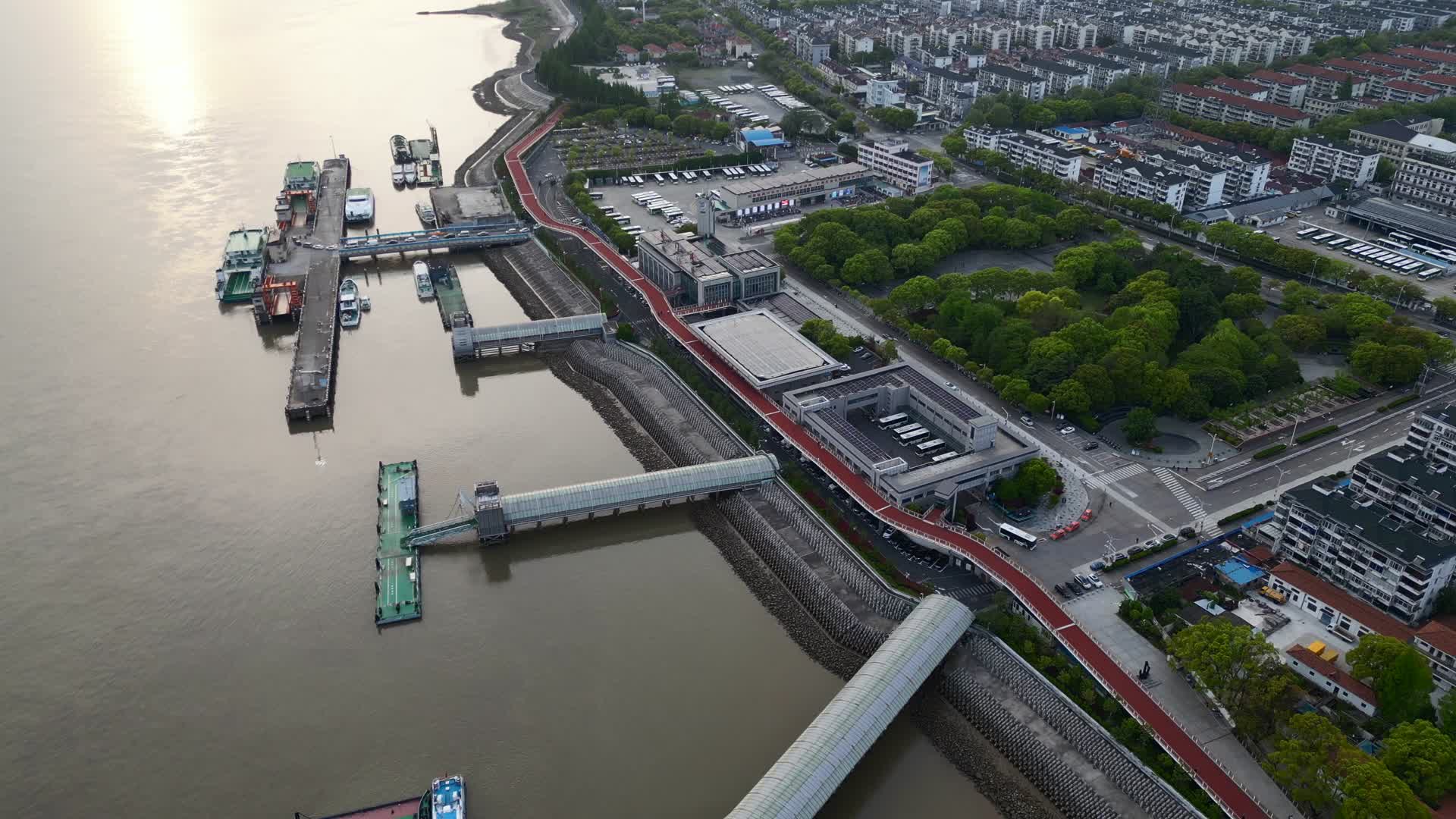 上海崇明南门景观大堤航拍4K60视频的预览图