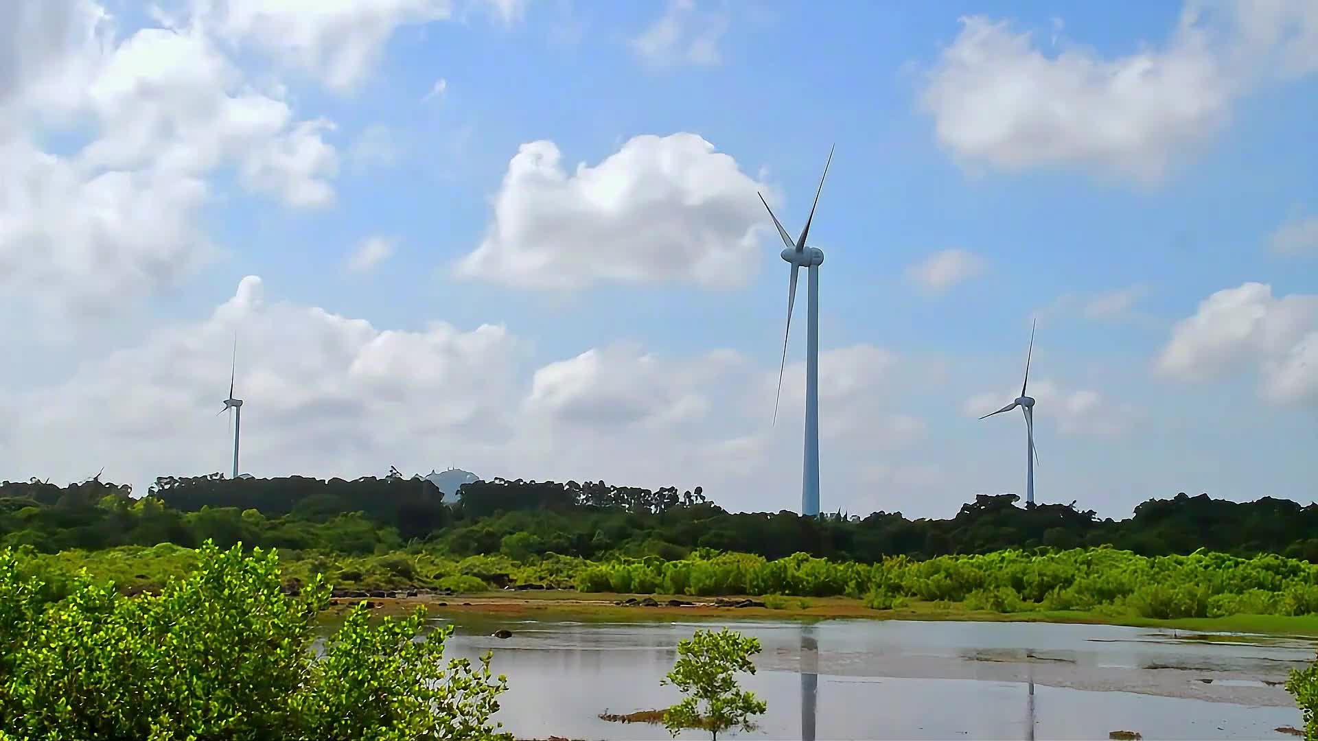 海南儋州峨蔓风力发电机场视频视频的预览图