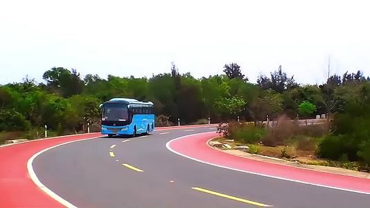海南环岛公路开通后来往的客车视频的预览图