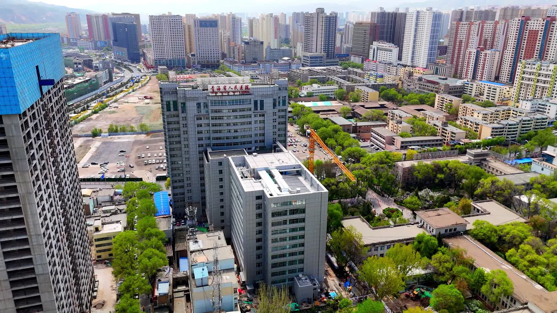 航拍青海省人民医院视频的预览图