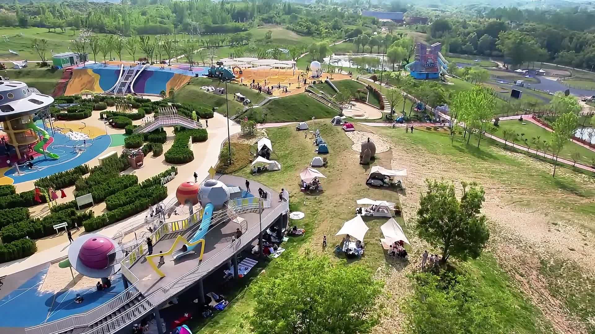 4K高清航拍儿童游乐场露营天幕帐篷视频的预览图
