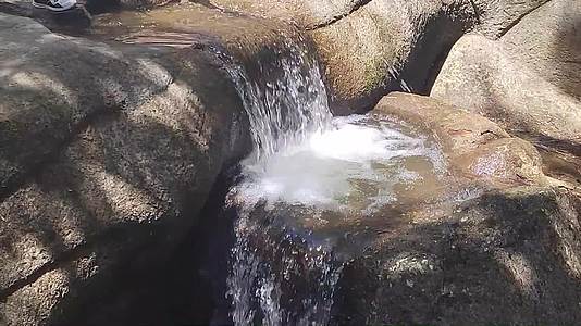 洛阳西泰山景区溪流视频的预览图