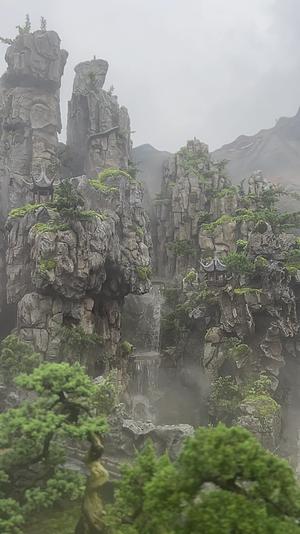 假山石头水流烟雾人工造景园林视频的预览图