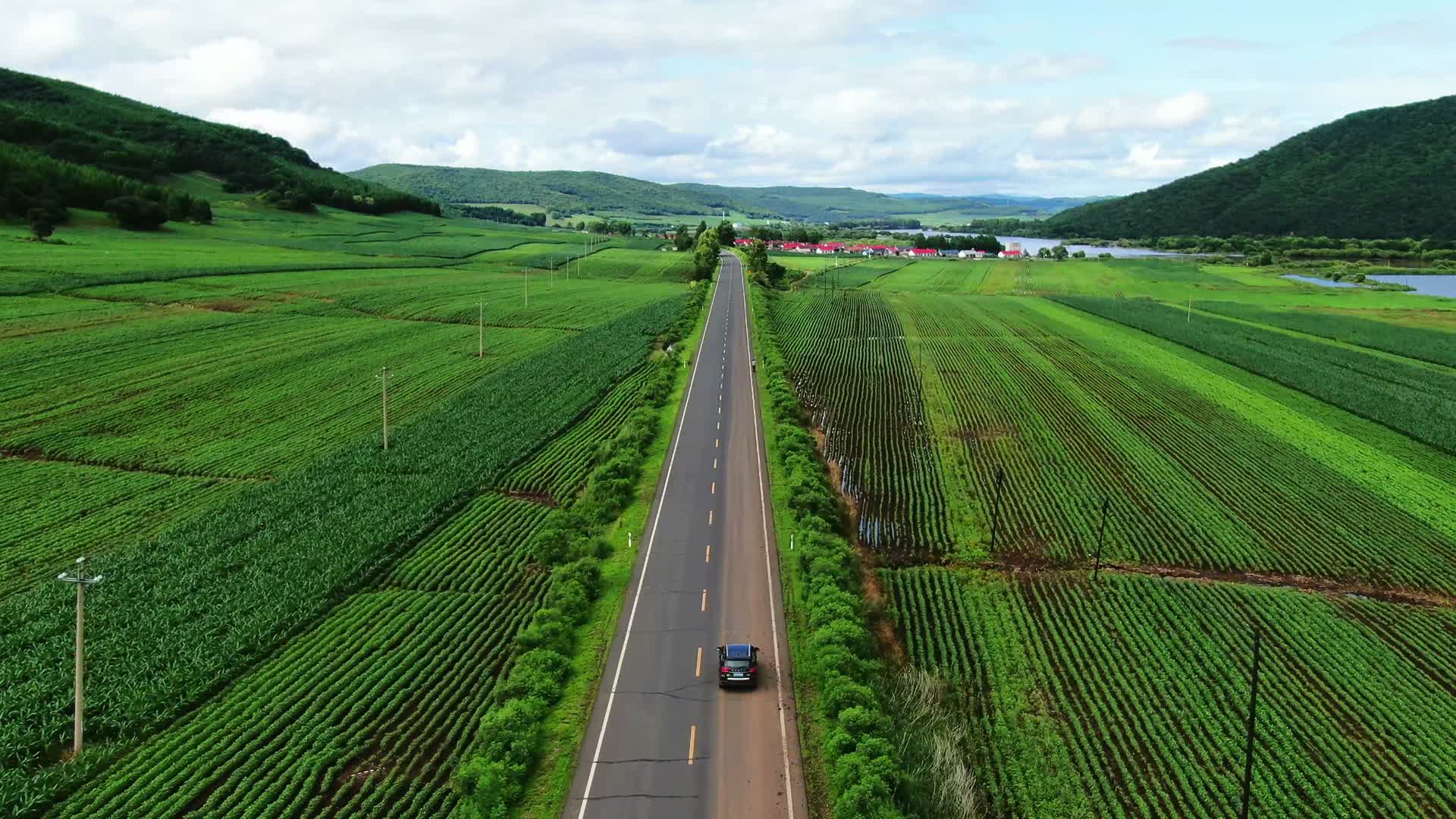 航拍东北的国道公路视频的预览图