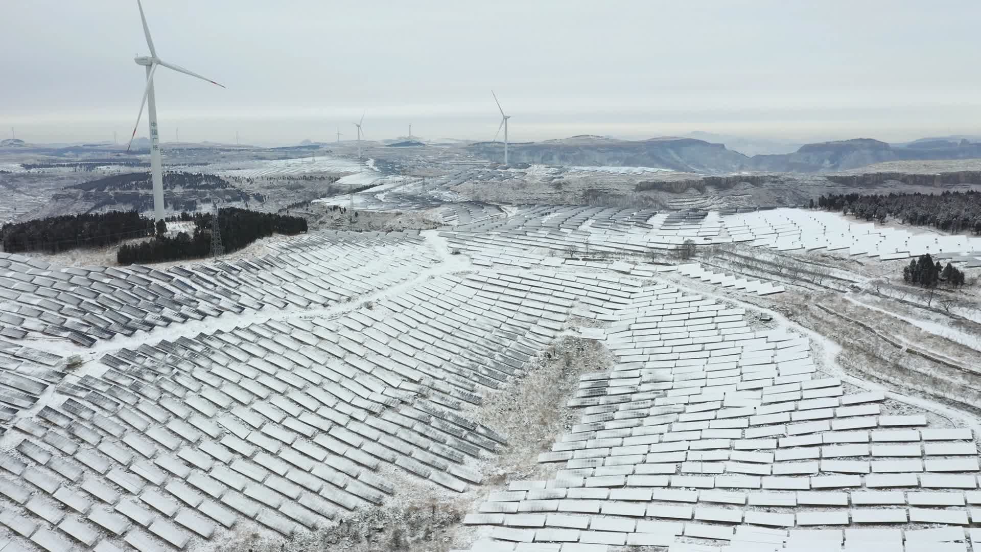 山亭区米山项光伏发电产业园雪景视频的预览图