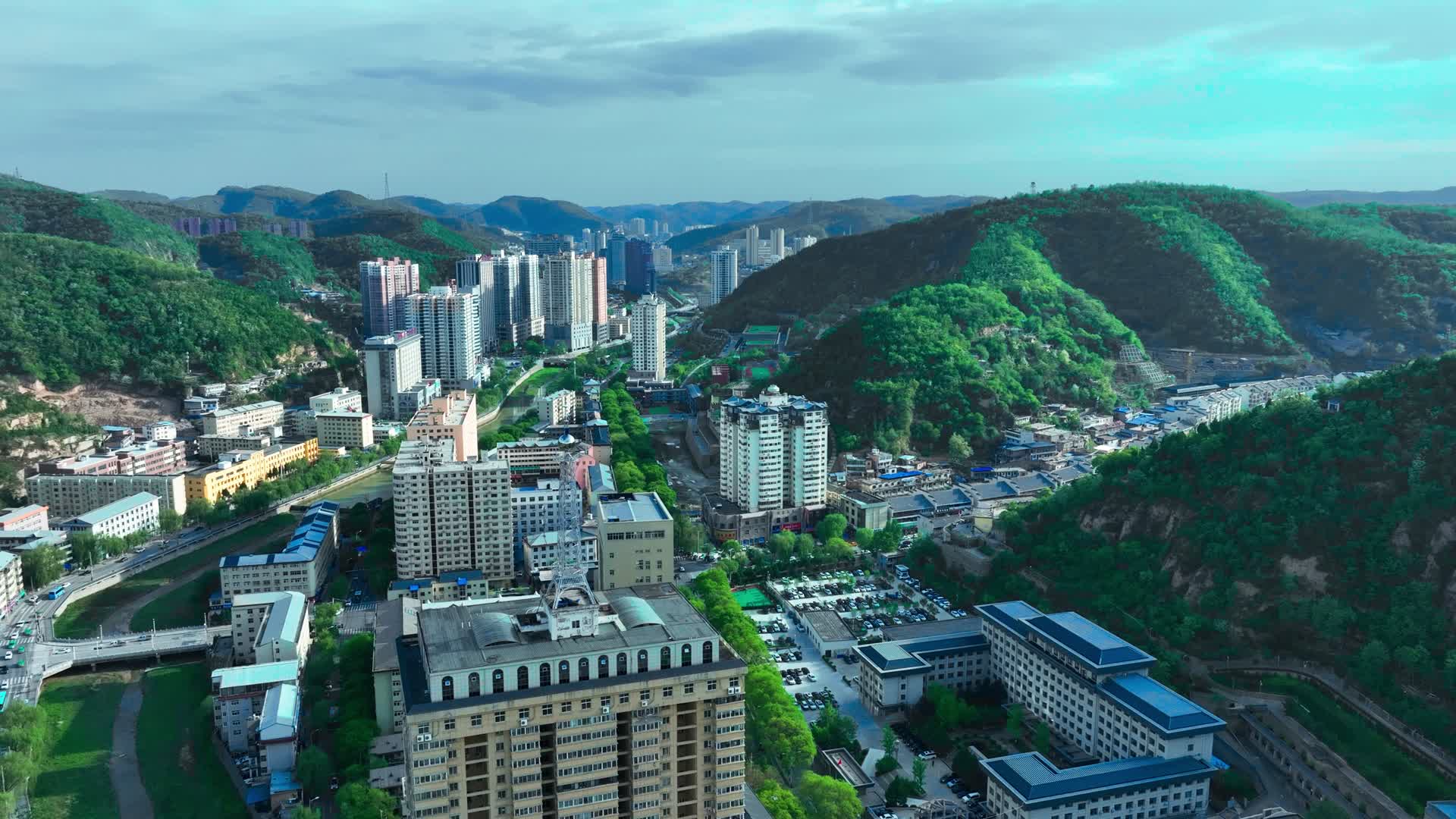 4K无人机航拍陕西延安市延安宝塔自然美景视频的预览图