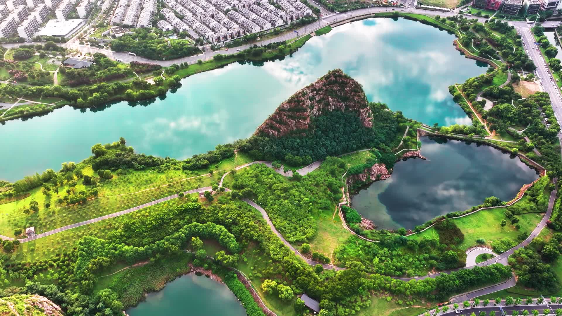 4K无人机航拍苏州吴淞区天平山景点美景视频的预览图