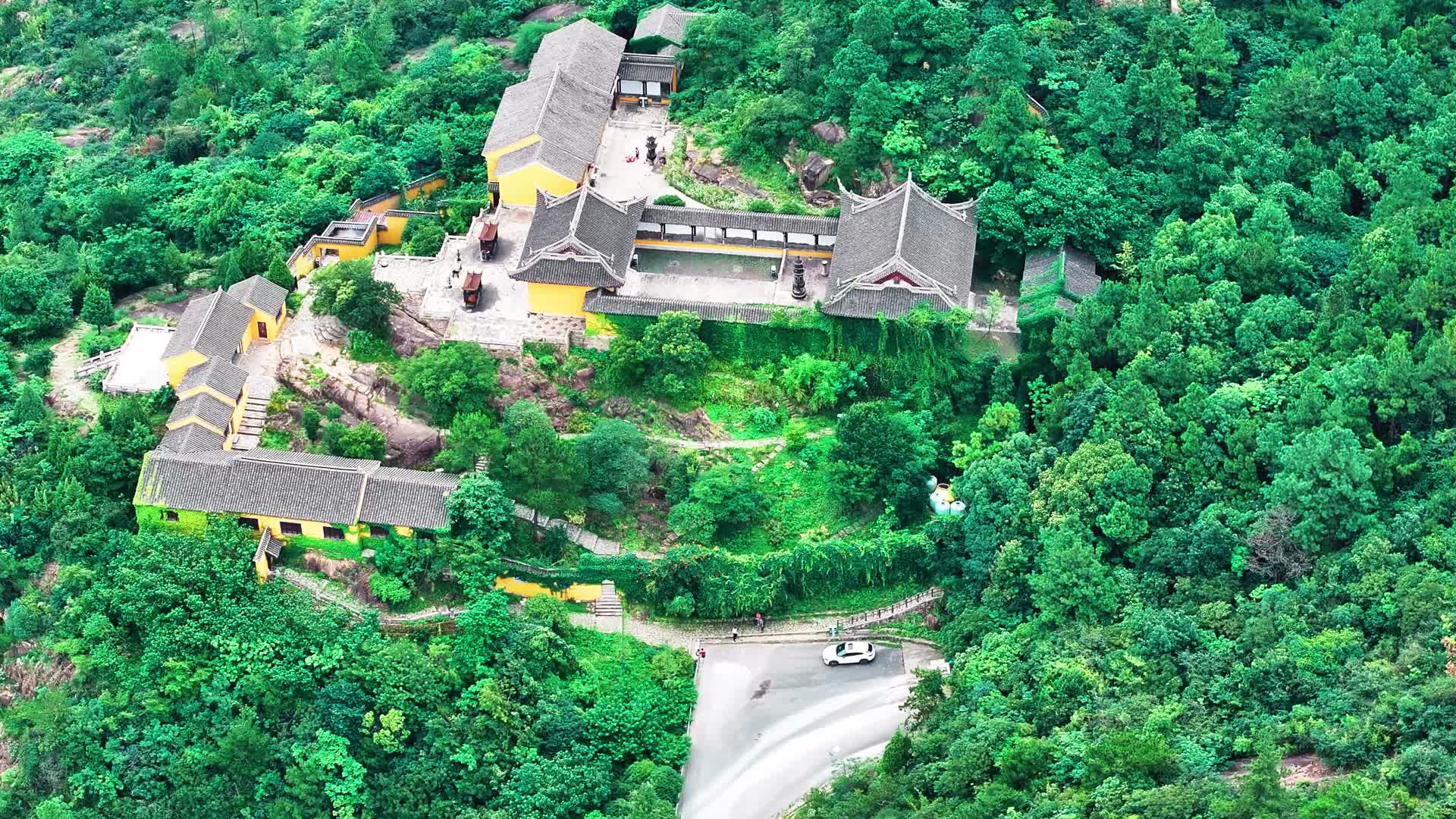 4K无人机航拍苏州吴淞区天平山景点美景视频的预览图