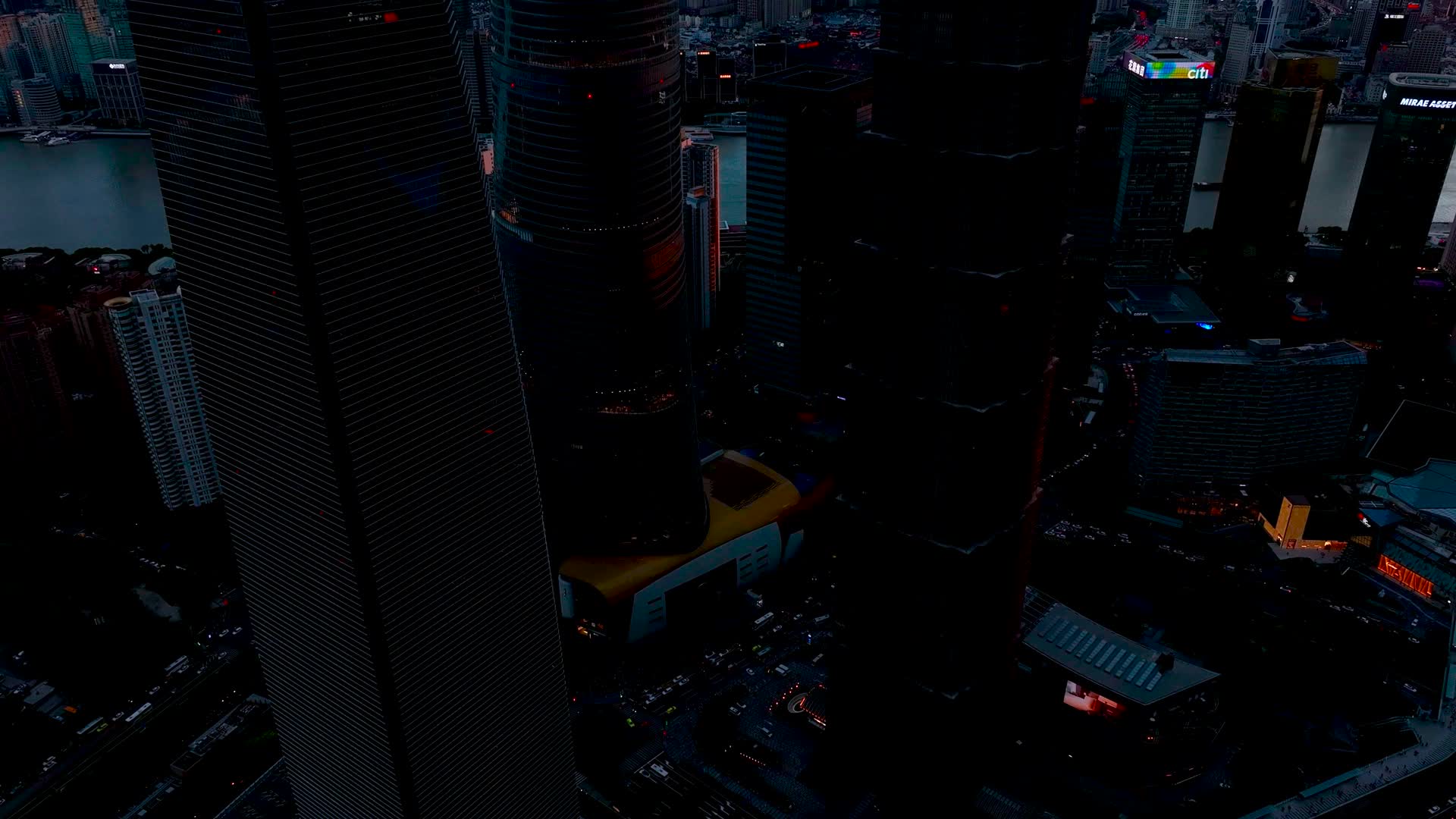4K无人机航拍上海城市建筑风光视频的预览图