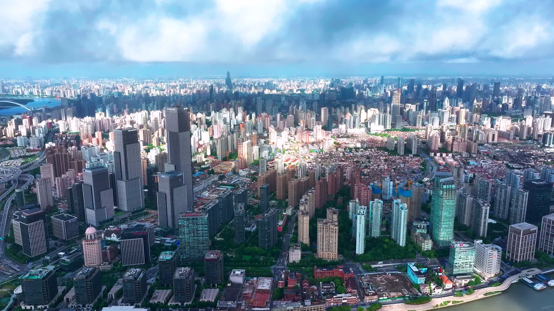 4K航拍上海城市最美风景视频的预览图