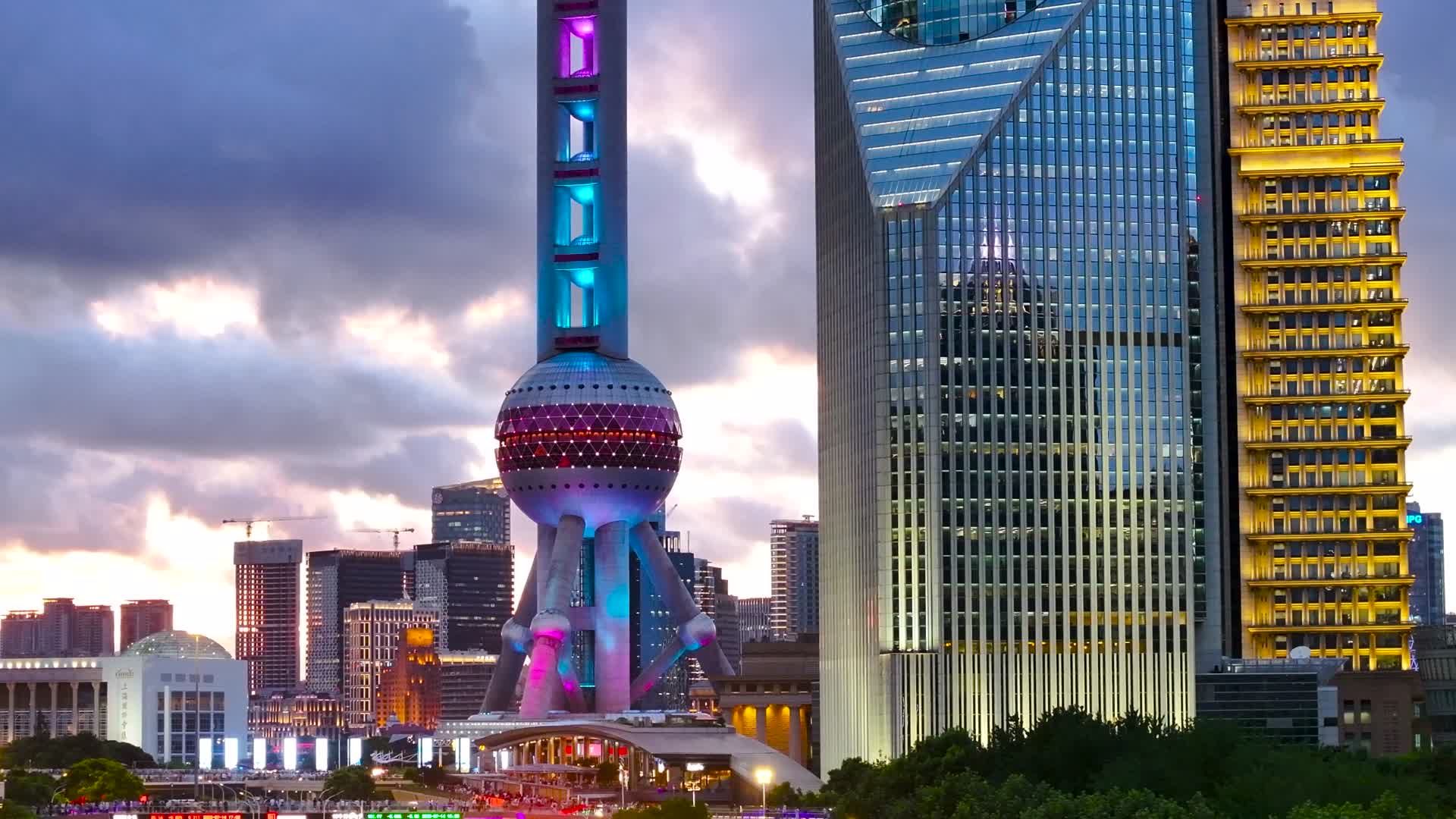 4K航拍上海城市风光自然美景视频的预览图