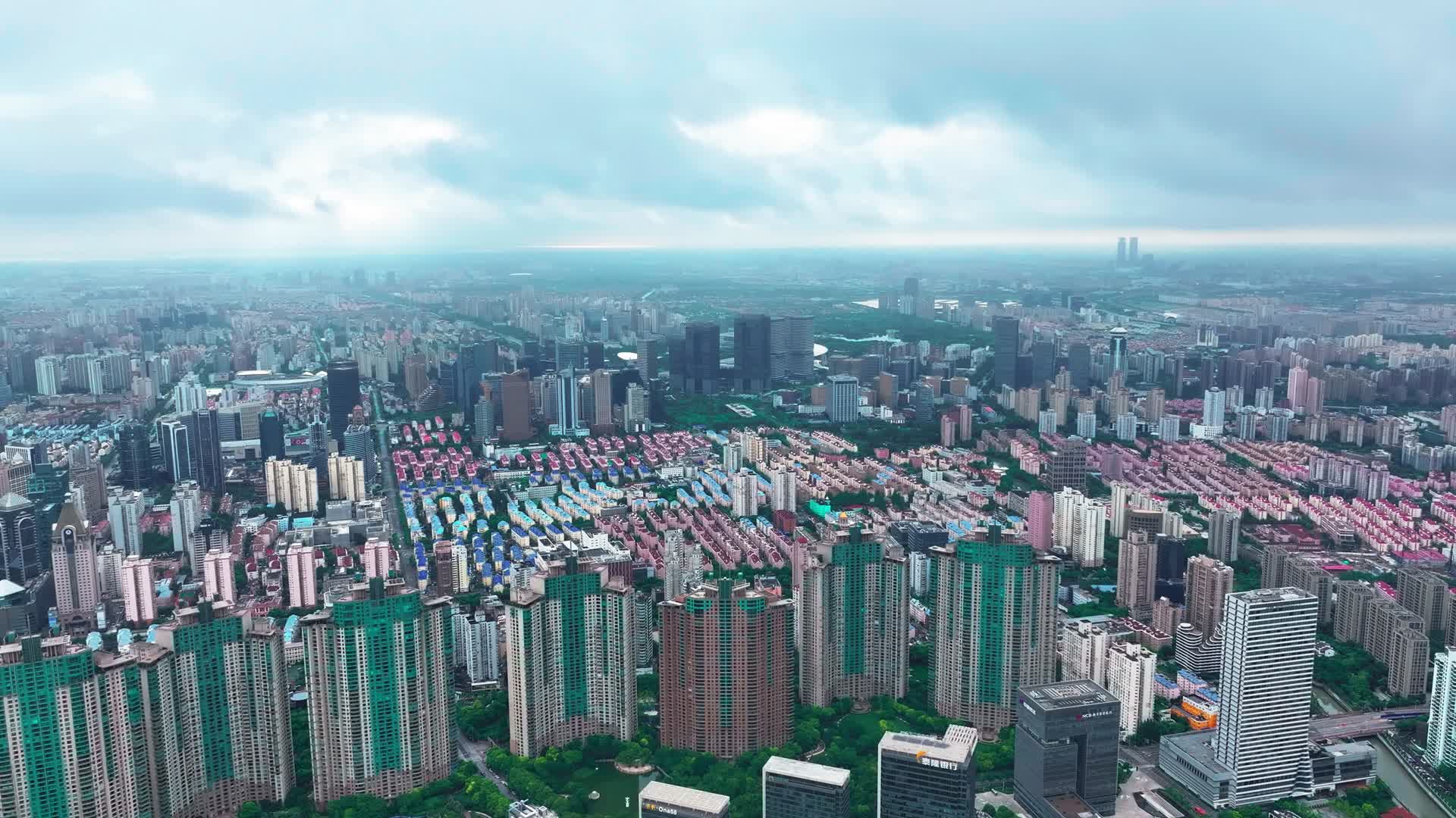 4K航拍上海城市风光视频的预览图