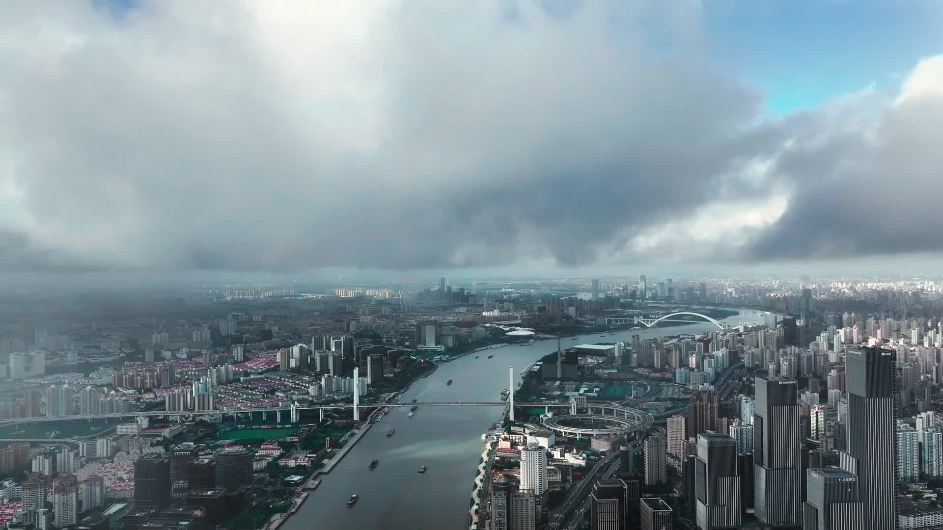 4K航拍上海城市自然风光视频的预览图
