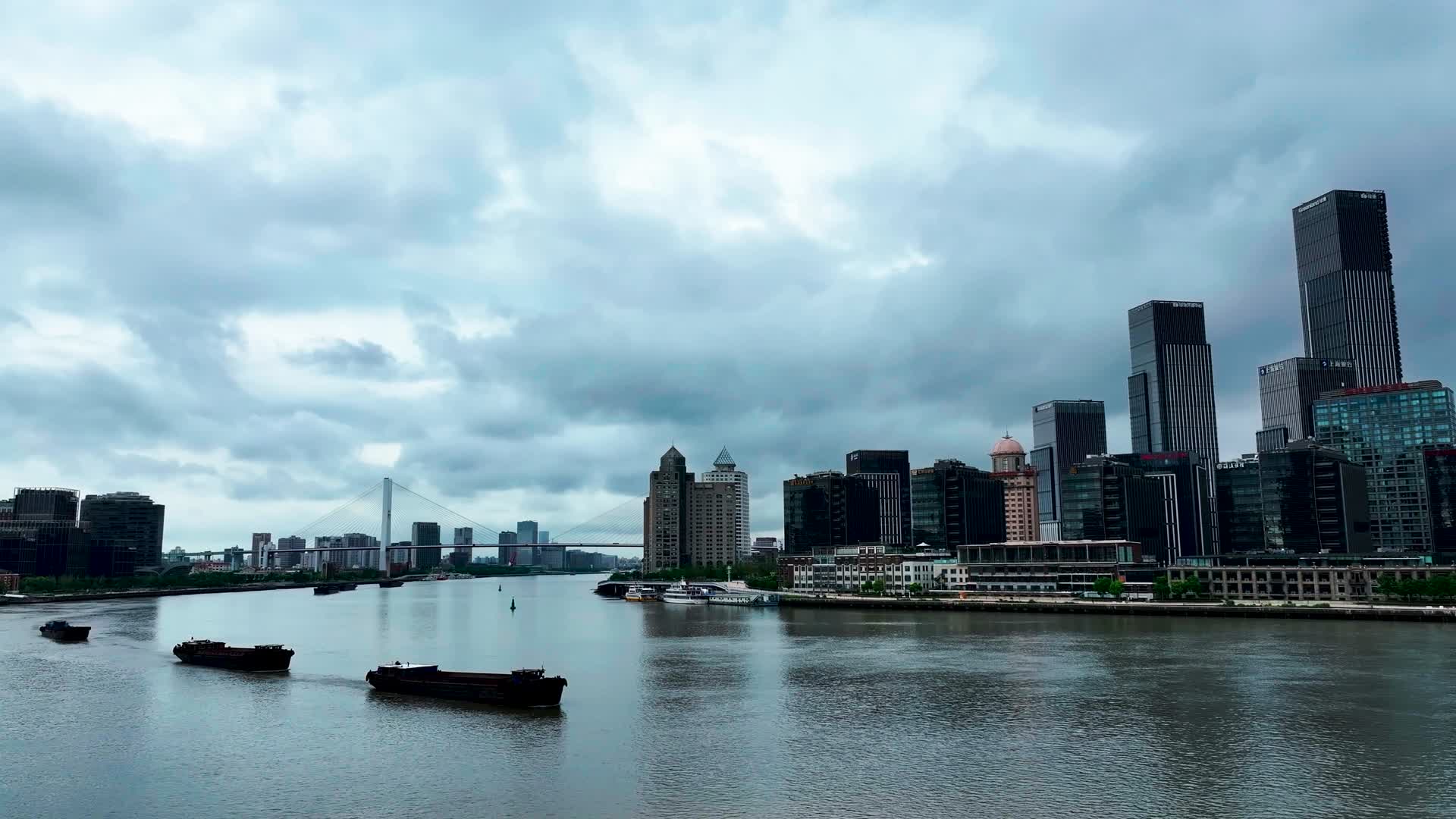 4K航拍上海城市无限风光视频的预览图