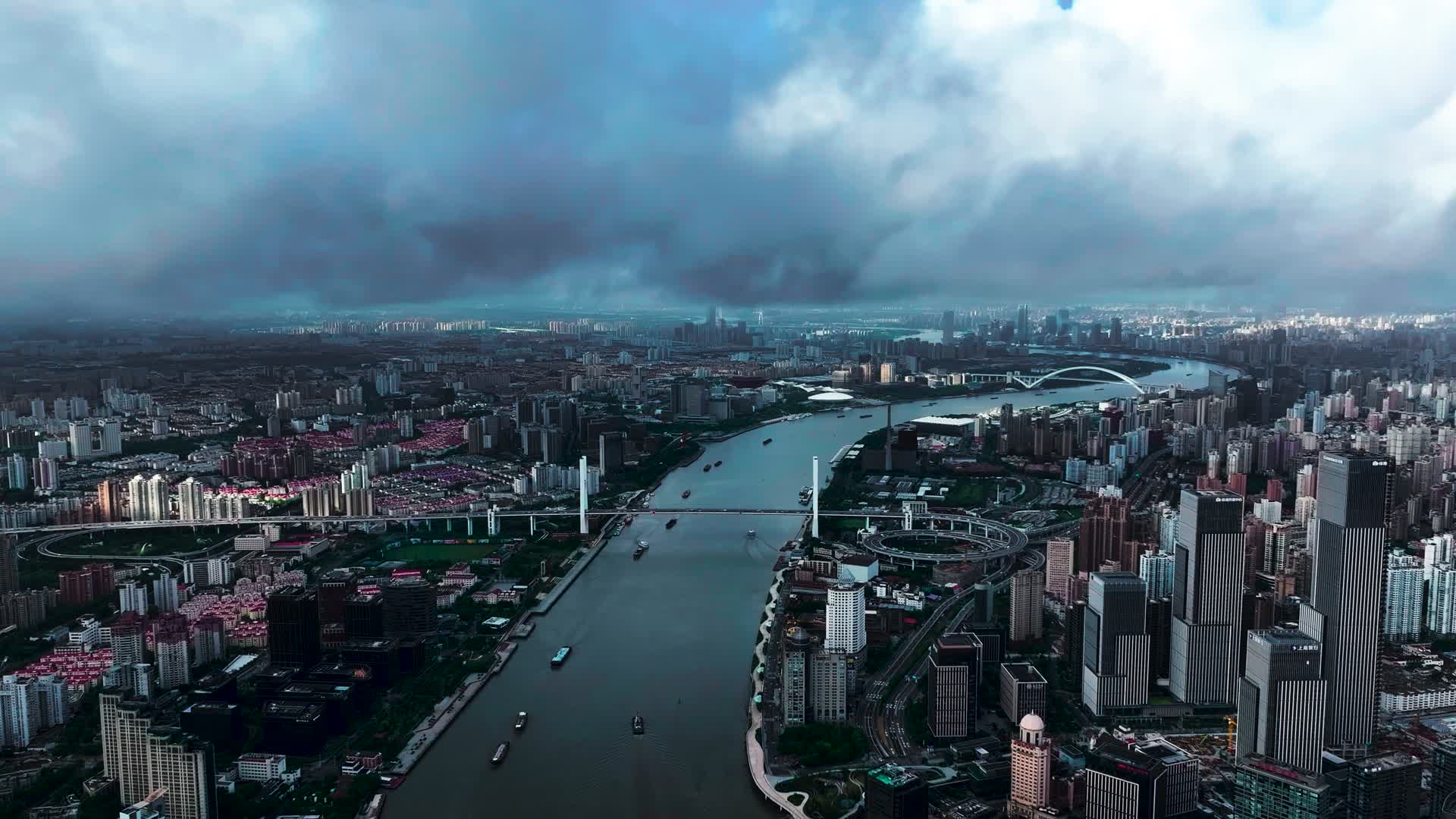 4K航拍上海魔都城市风光视频的预览图