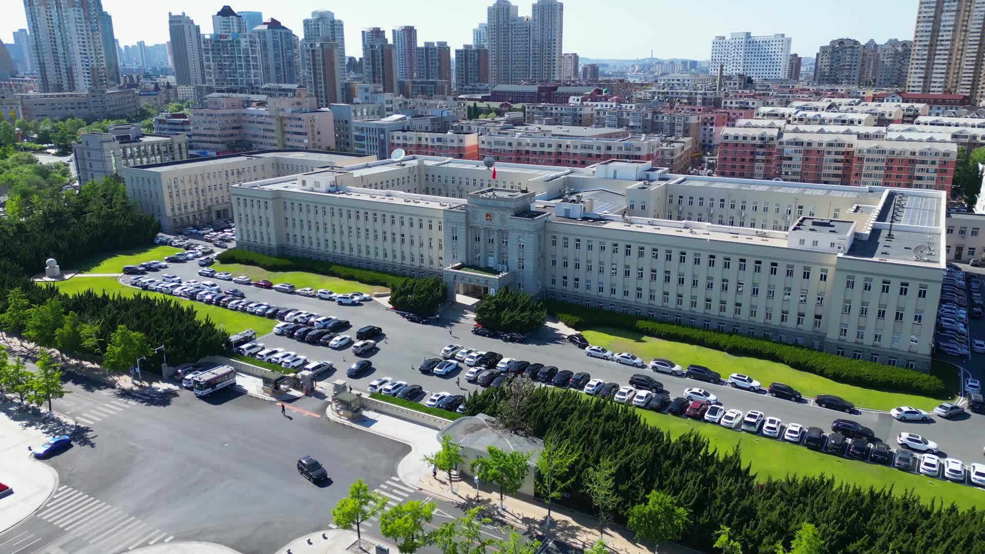 大连人民政府大楼航拍4K60视频的预览图