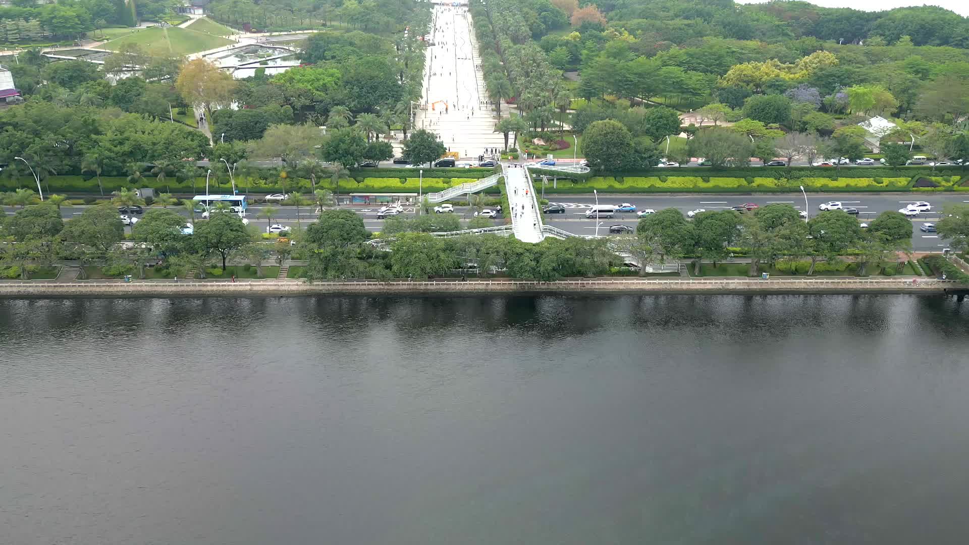 航拍厦门湖滨西路交通高清视频的预览图
