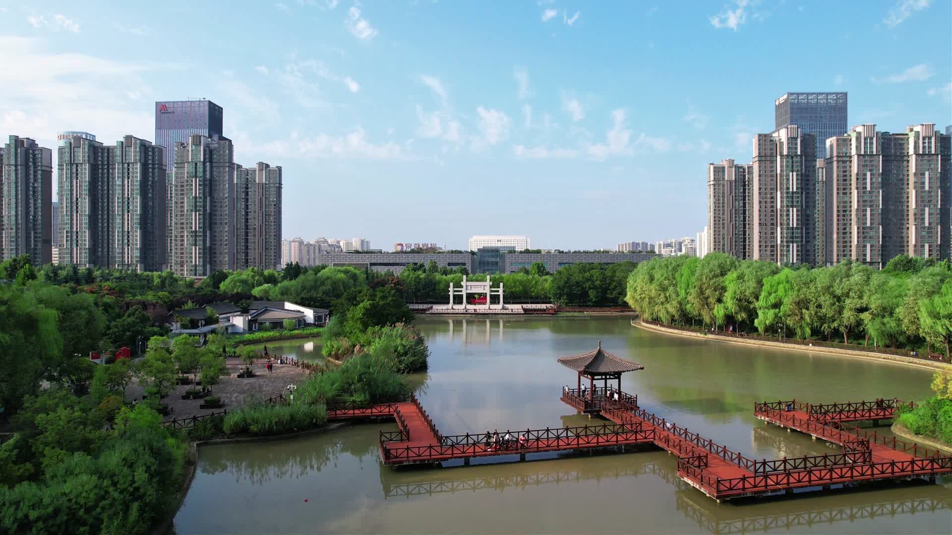洛阳城市中轴线公园上升镜头视频的预览图