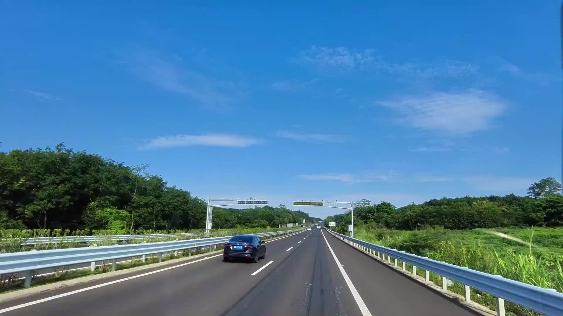高速公路城市延时摄影视频的预览图