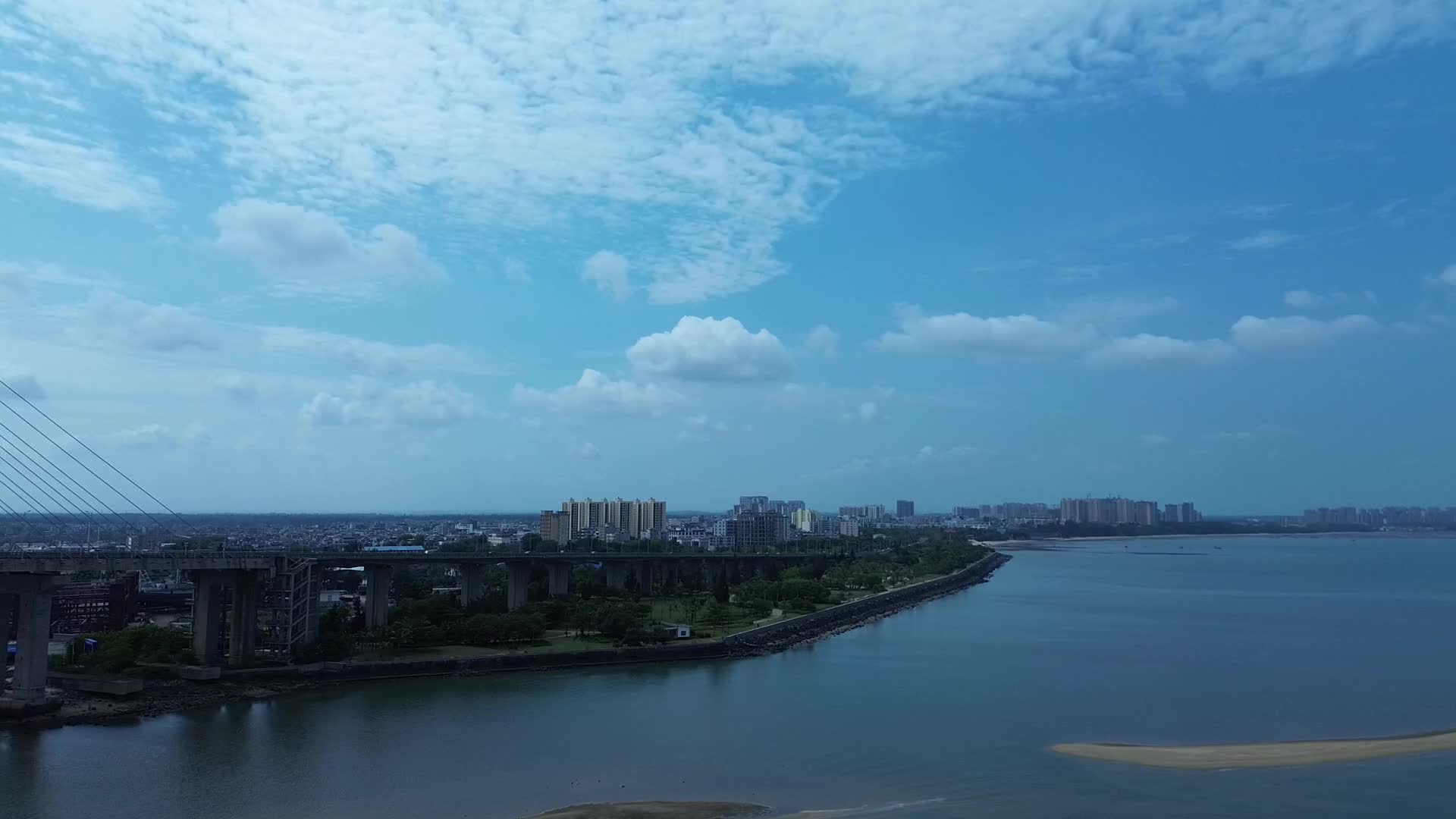 航拍海南儋州白马井镇城市风光视频的预览图