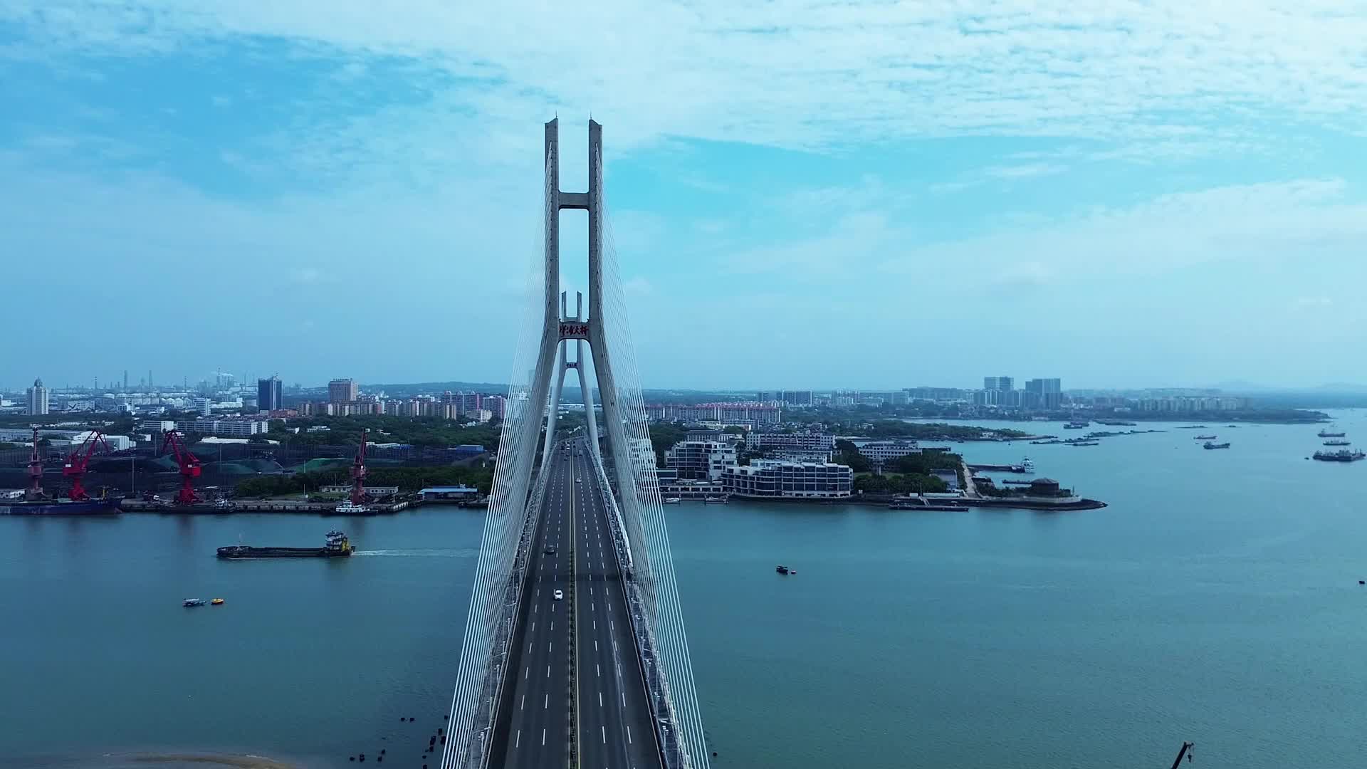 航拍海南洋浦大桥视频的预览图