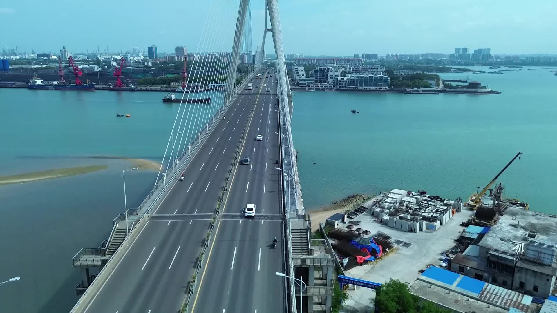 航拍海南洋浦大桥视频的预览图